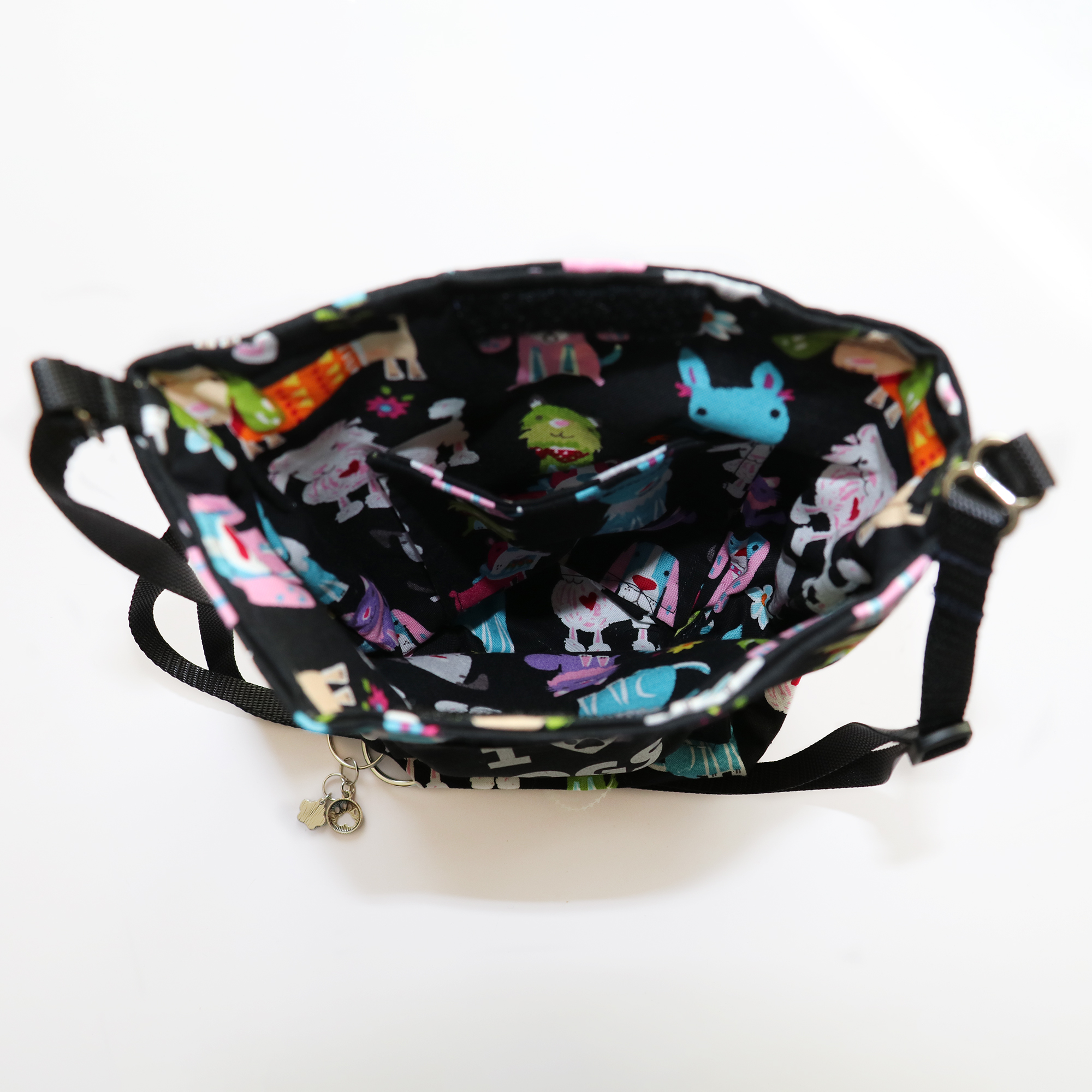 DWB_ILD_ColorfulDogs_Inside